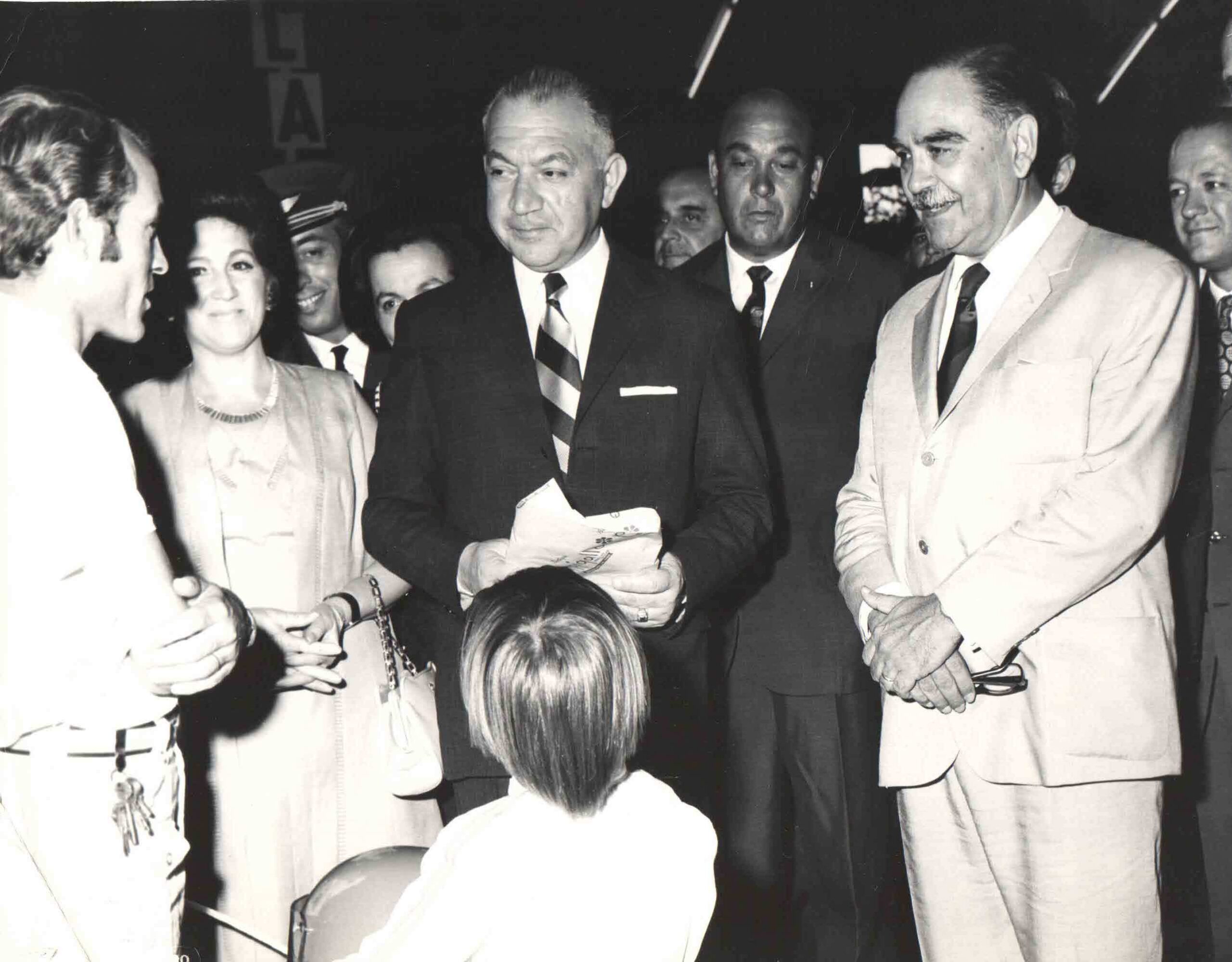 Levingston (izq.) y Uriburu en la Fiesta Nacional del Trigo de 1971. Archivo Fiesta Nacional del Trigo.