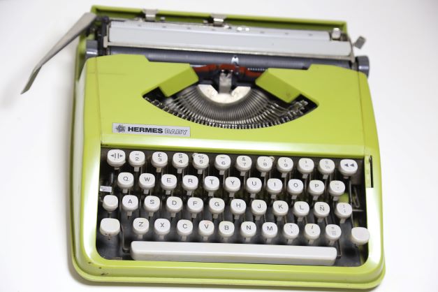 Máquina de escribir utilizada en los inicios del periódico Nuevo Día. Colección MuHLI.