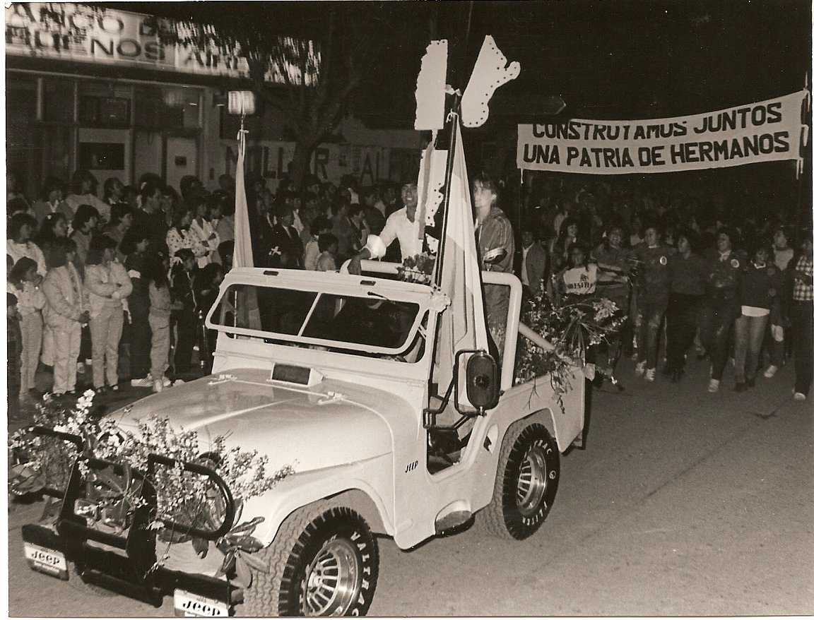 Desfile del estudiante 1985. Colección Nuevo Día.