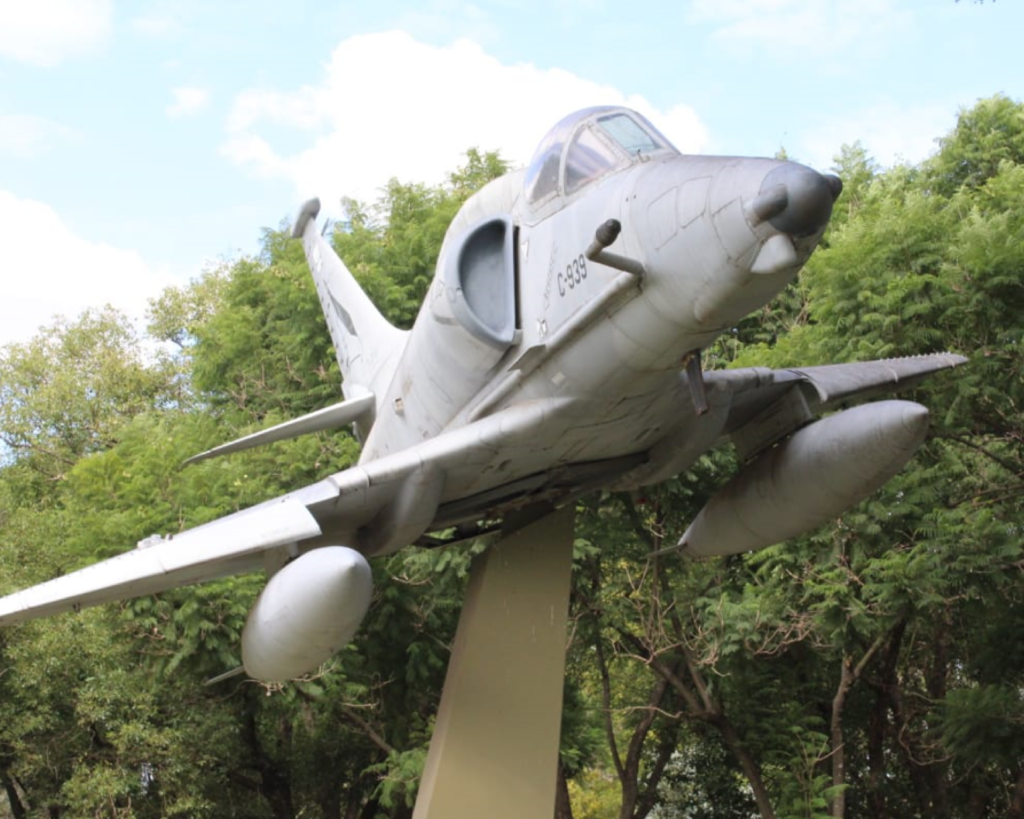 Video | Monumento – Avión Douglas A-M Skyhawk